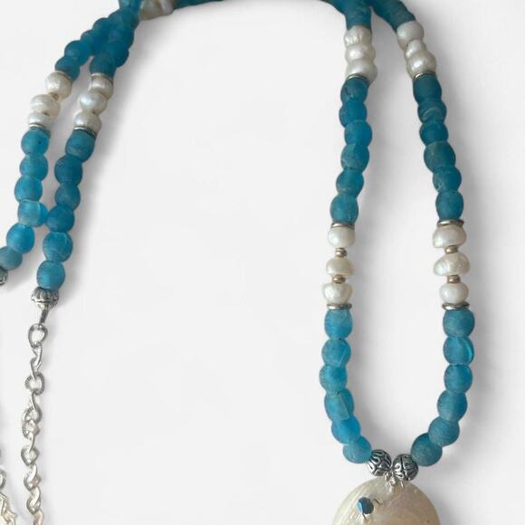 Freshwater Pearl & Sea shell pendant necklace. - Picture 3 of 6